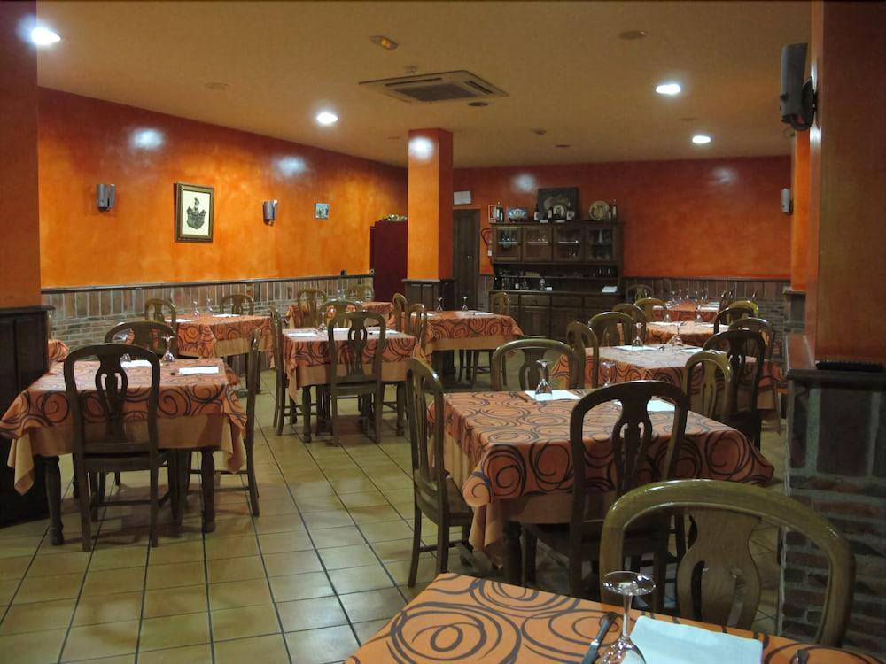 Hotel Rural Hojaranzos Tejeda Del Tietar Exterior photo