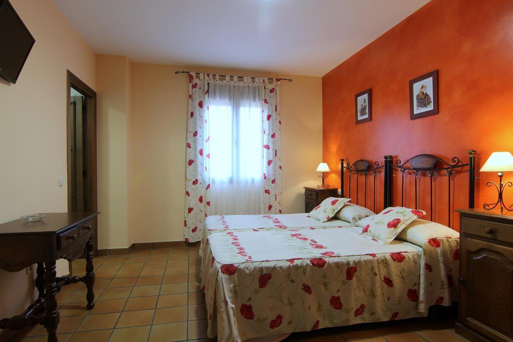 Hotel Rural Hojaranzos Tejeda Del Tietar Exterior photo