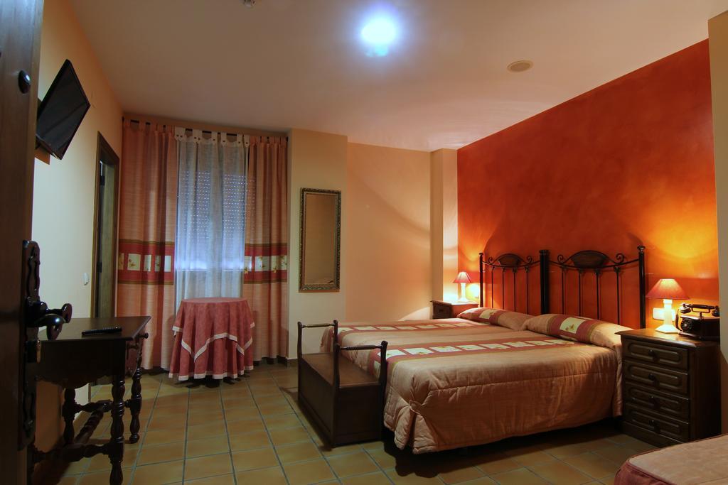Hotel Rural Hojaranzos Tejeda Del Tietar Exterior photo